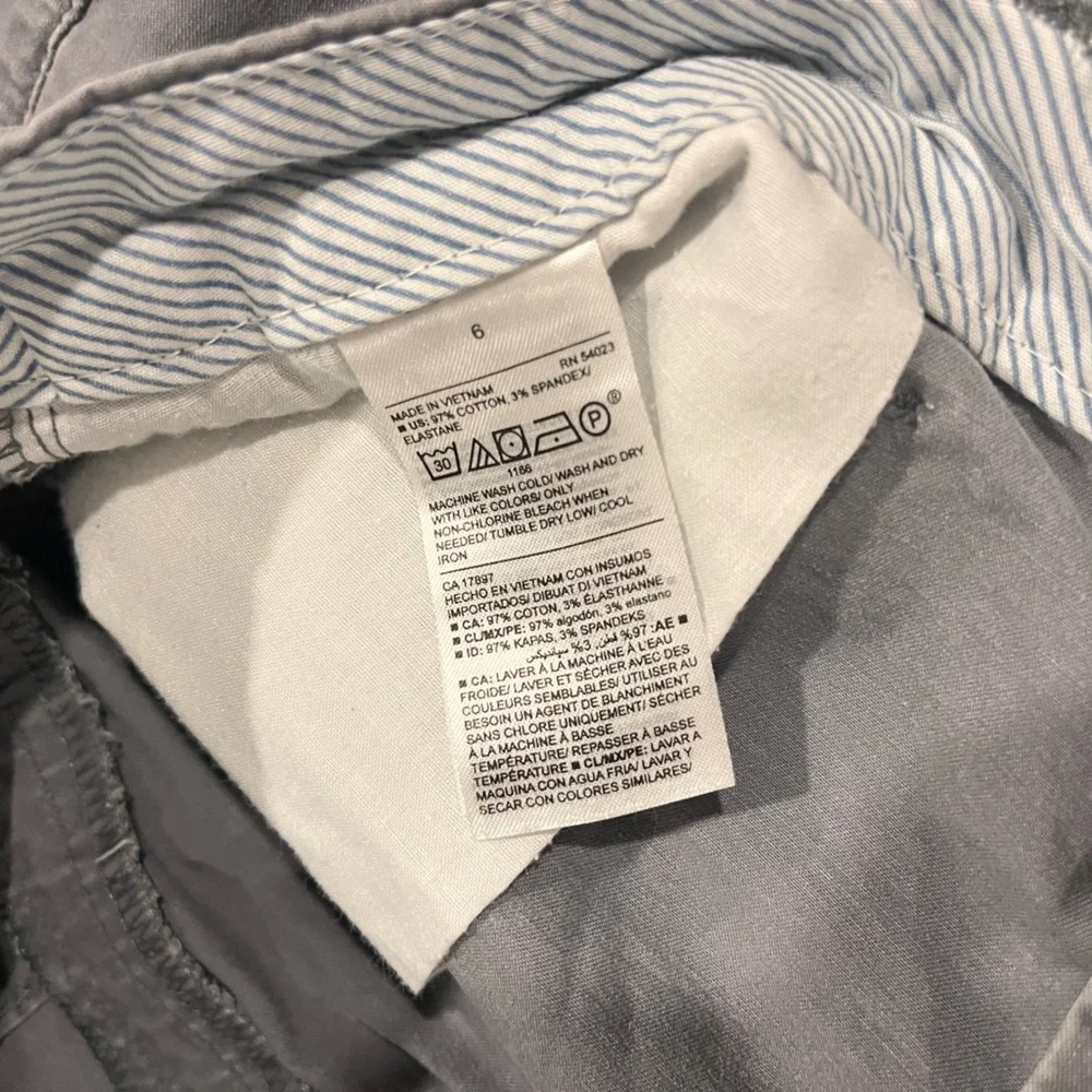 Old Navy Gray Chino Shorts- Size 6
